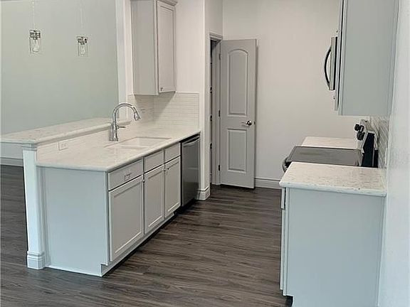 4th image of 1102 Sherwood Downs Dr