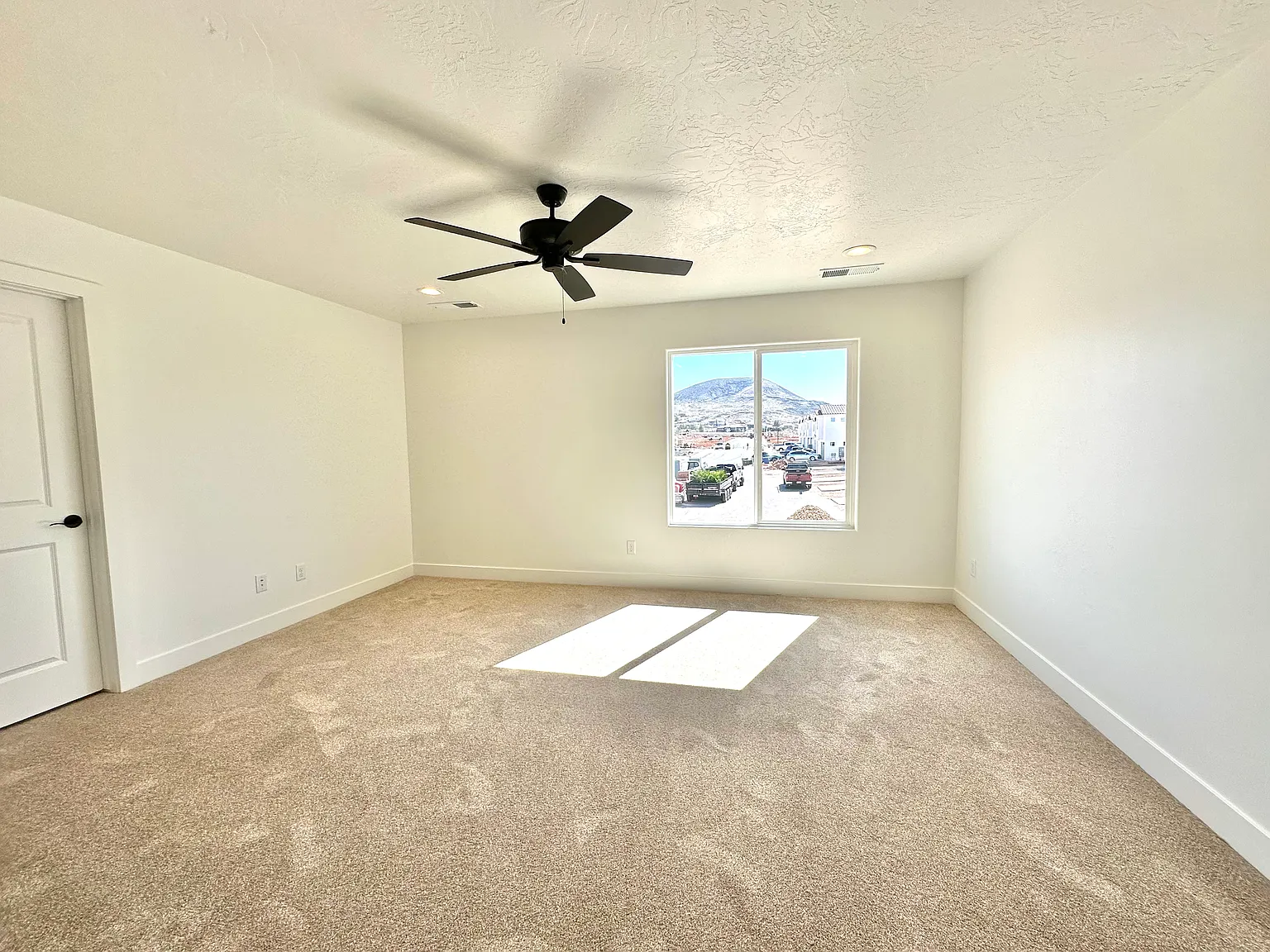 Must See 3 Bedroom 2.5 Bathroom Condo — Photo 4