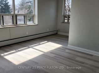 392 Jane St #304, Toronto, ON M6S3Z5