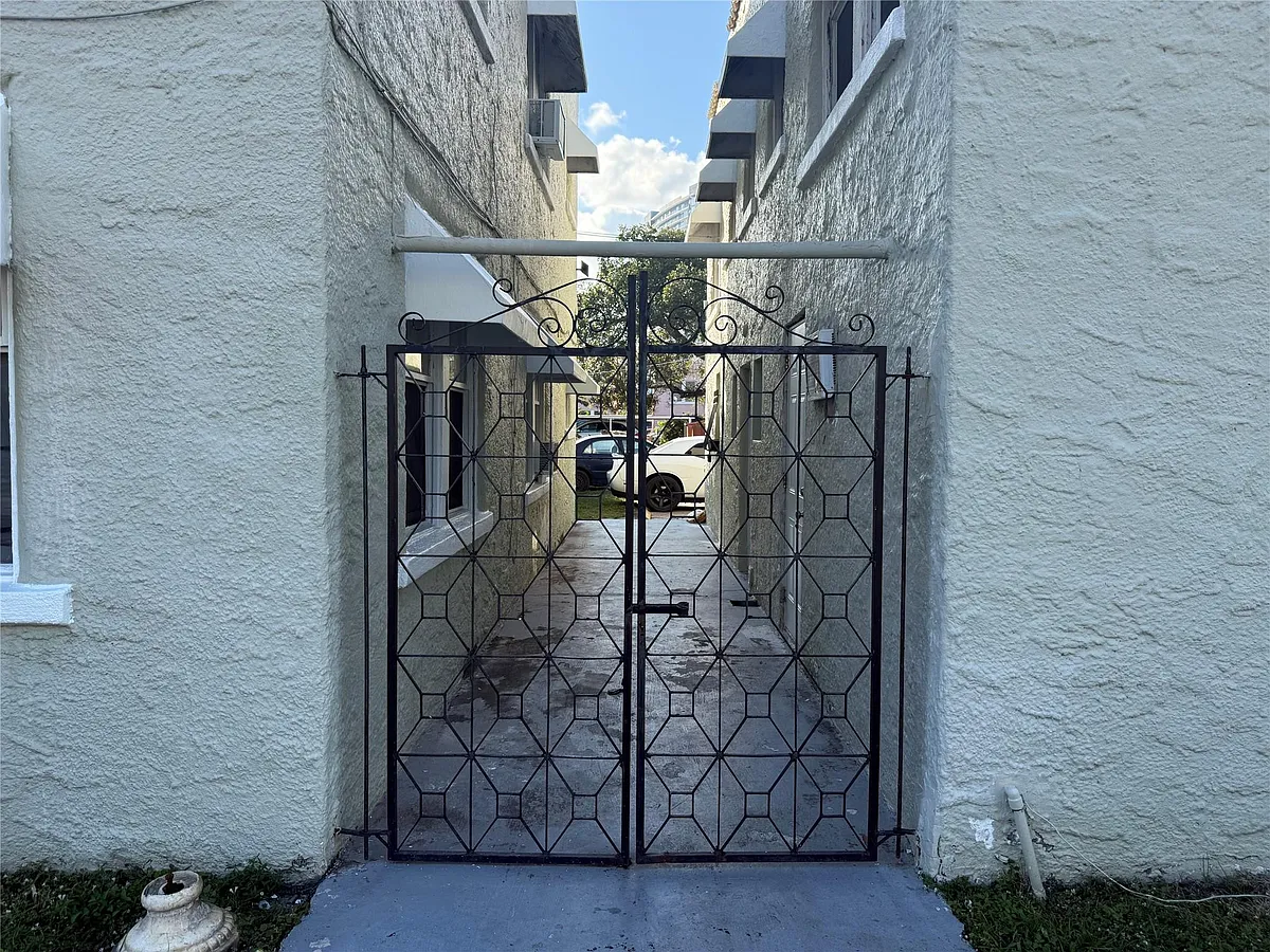 Building Photo - 216 S 16th Ave #6