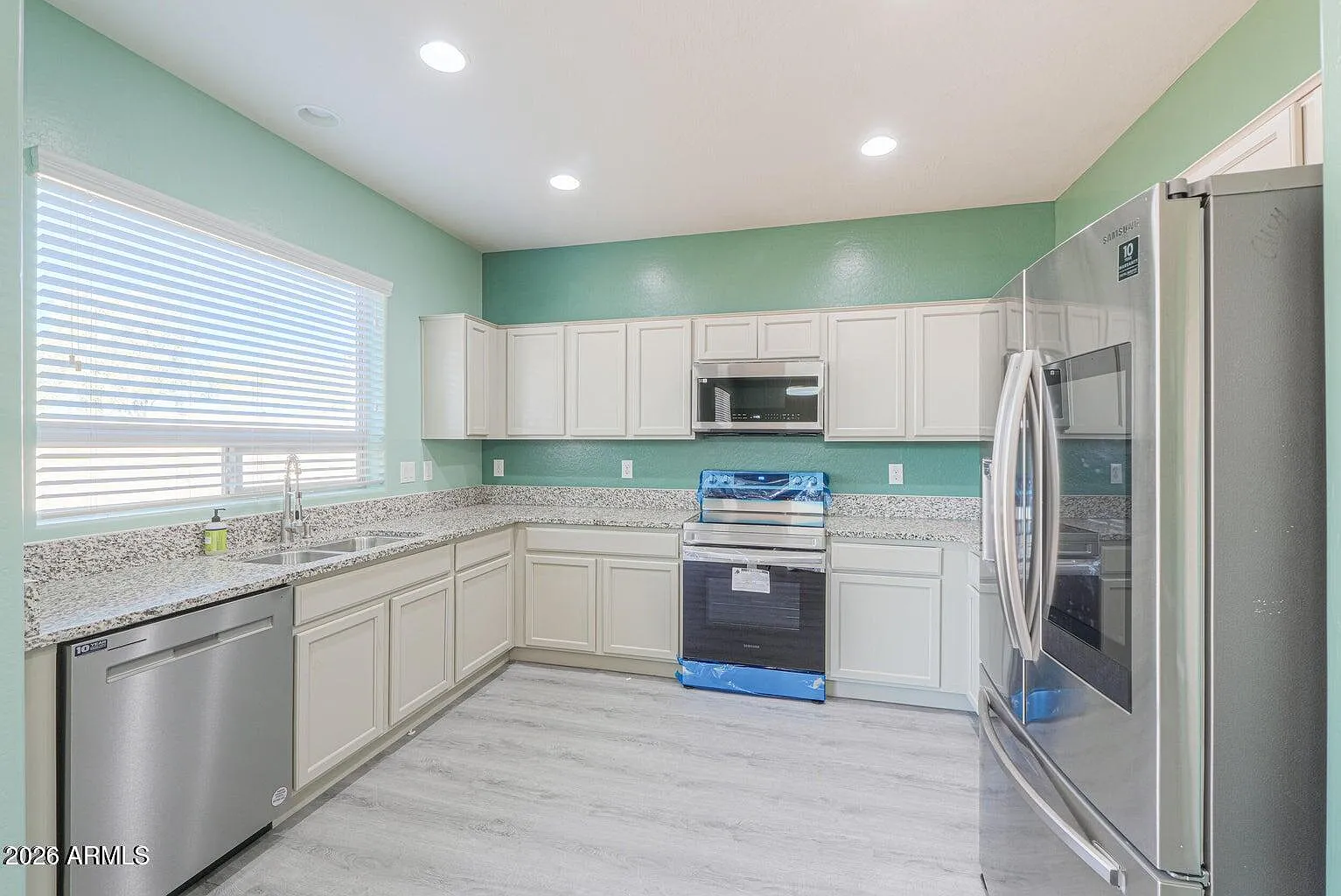 4 bed, 2.5 bath, 2374 sqft, $2,200 — Photo 4