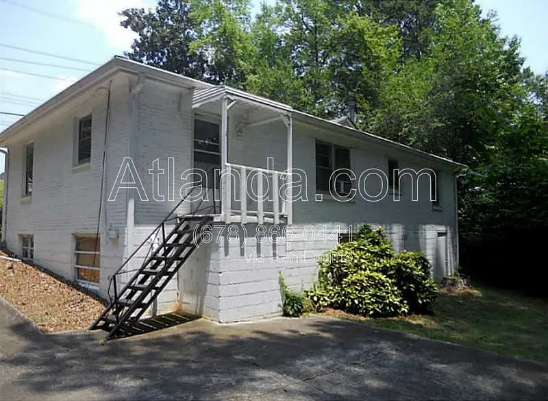 6 bed, 2.0 bath, $2,449 — Photo 3