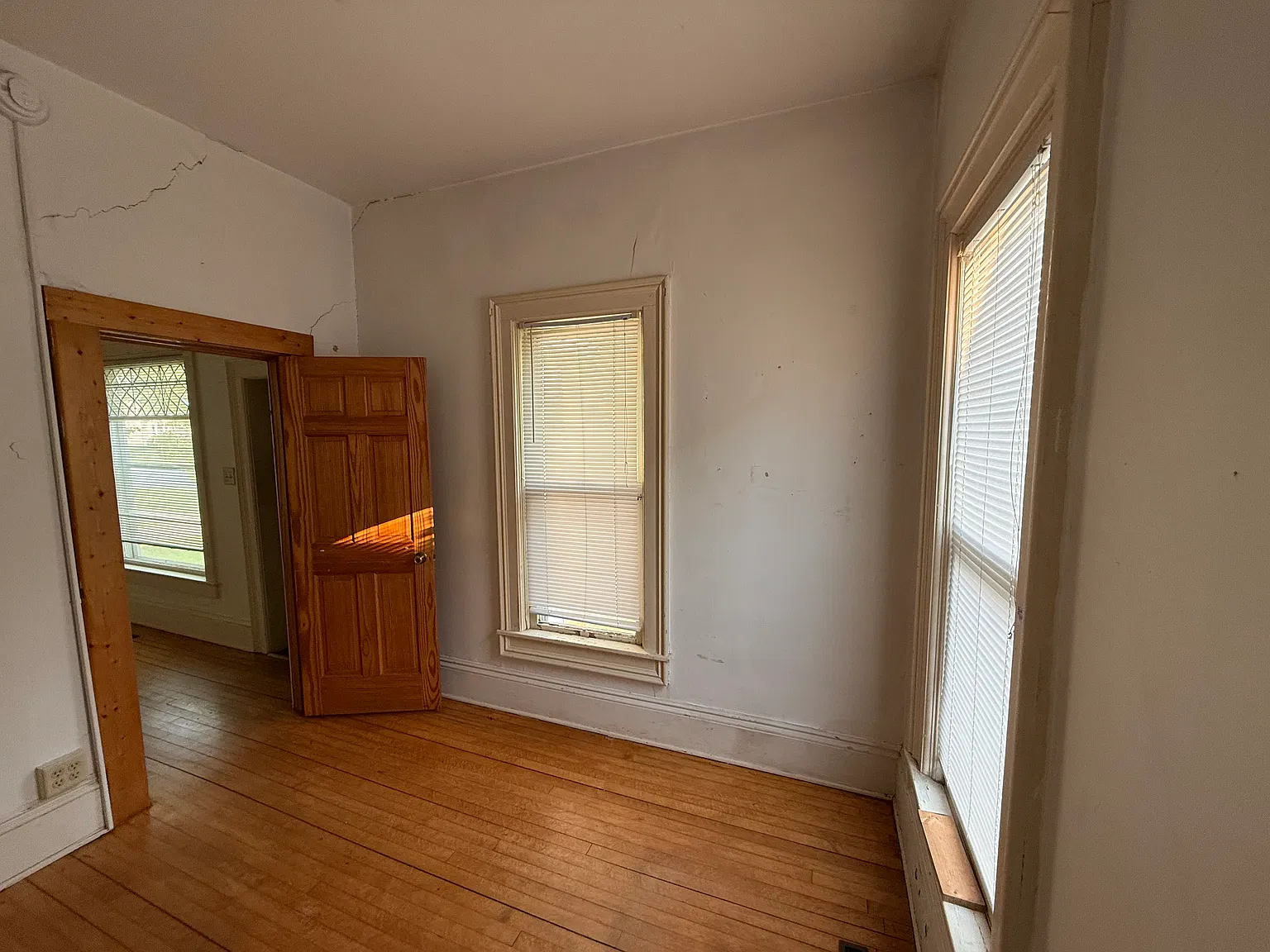3 bed, 996 sqft, $375 — Photo 4