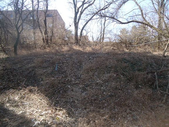 5th image of 2387 Montana Ave