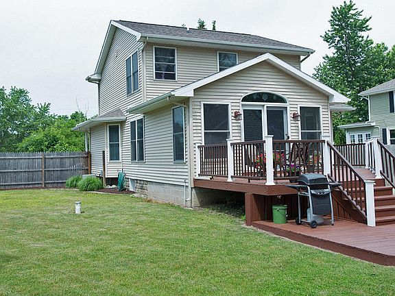 3rd image of 222 N Stone Ave