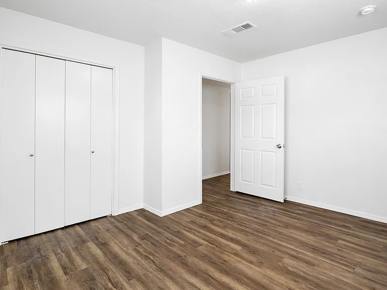 607 W Wisconsin Ave — Photo 13