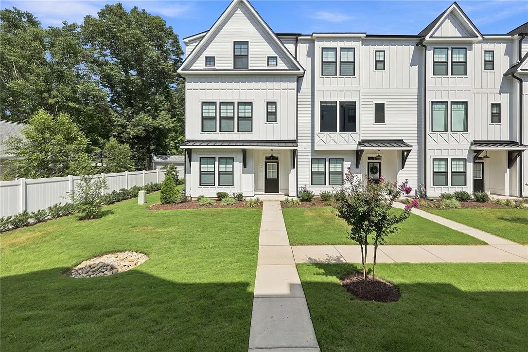 3 bed, 3.5 bath, 2200 sqft, $3,400 — Photo 1