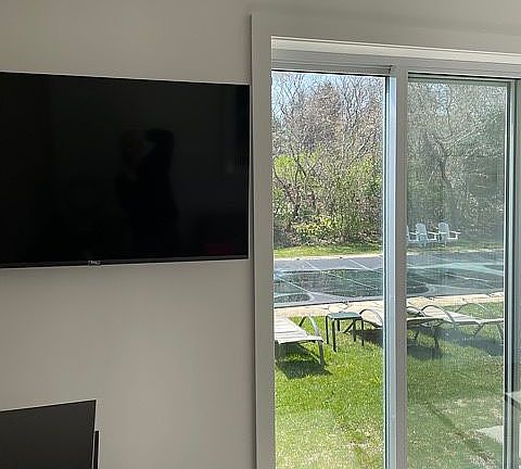 3rd image of 128 Madison Dr