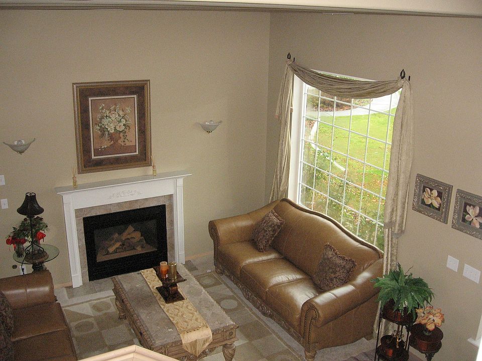 2nd image of 2707 S Huntington Ct