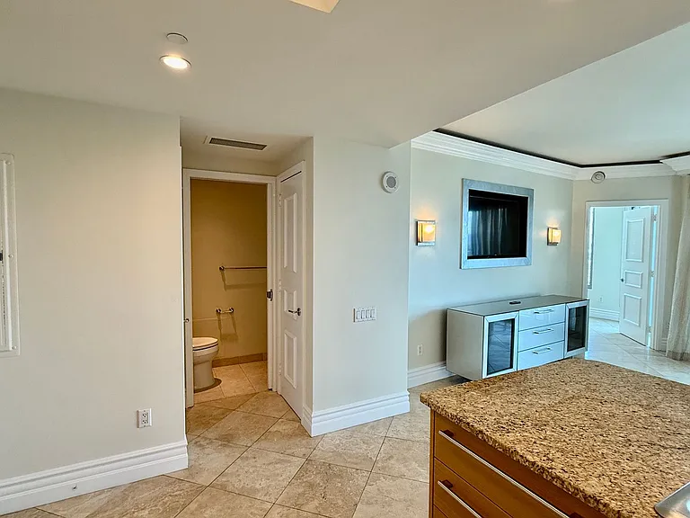 322 Karen Ave #1705 — Photo 4