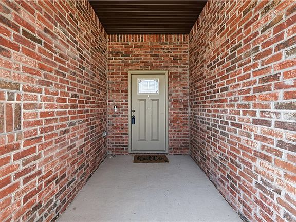 4th image of 2305 Carper Ln