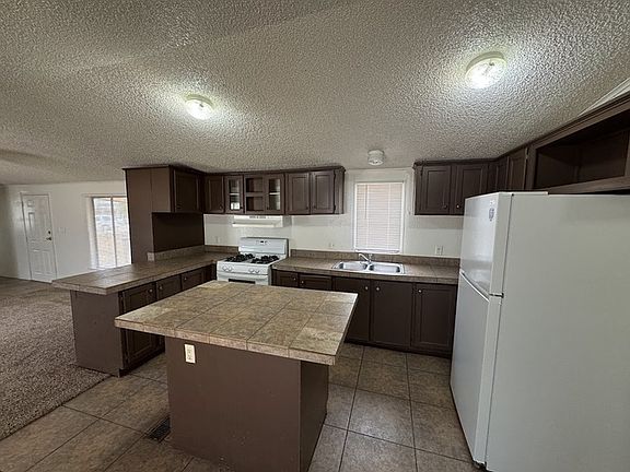 3rd image of 13729 W Maryland Ave