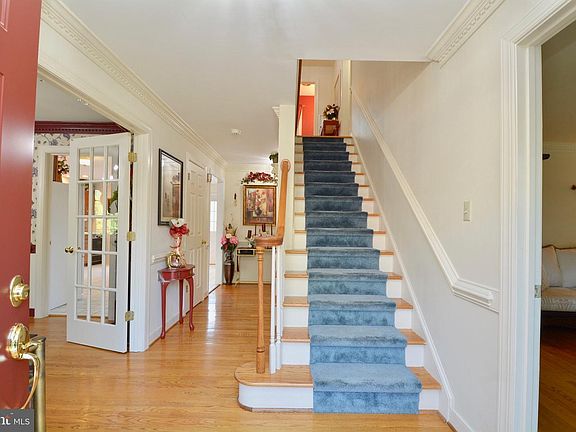 4th image of 613 Winterberry Dr