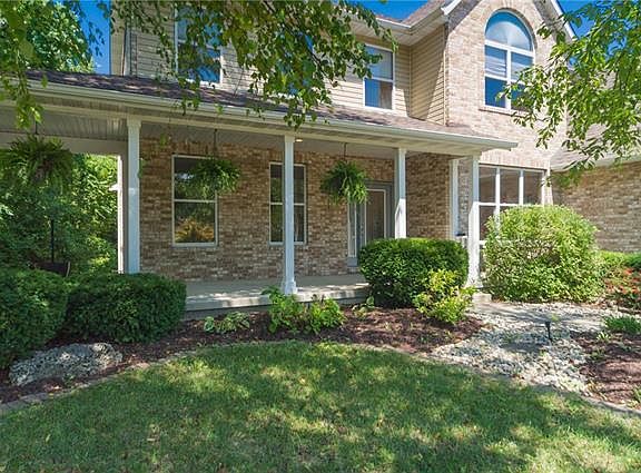 3rd image of 12 Forest Hill Ct