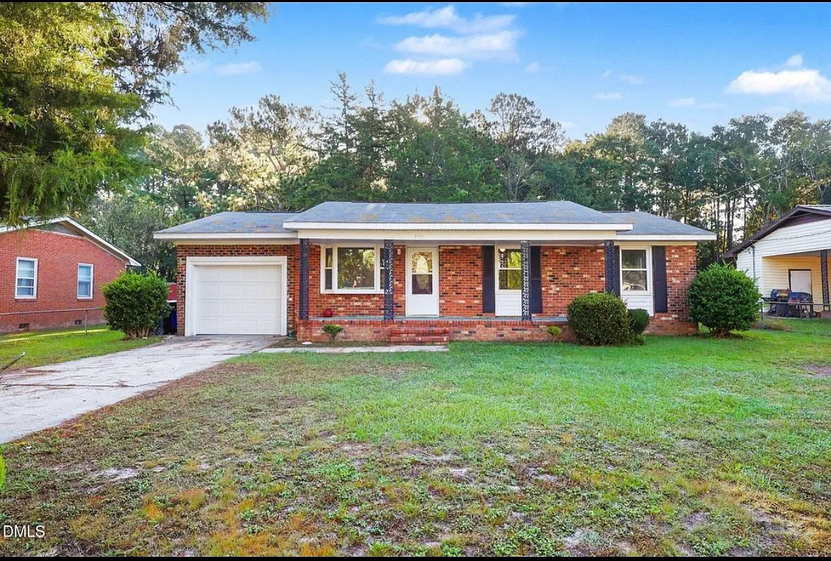 1012 Lisa Cir — Photo 1