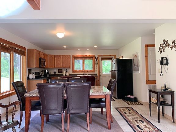 4th image of 746 Mountain View Dr