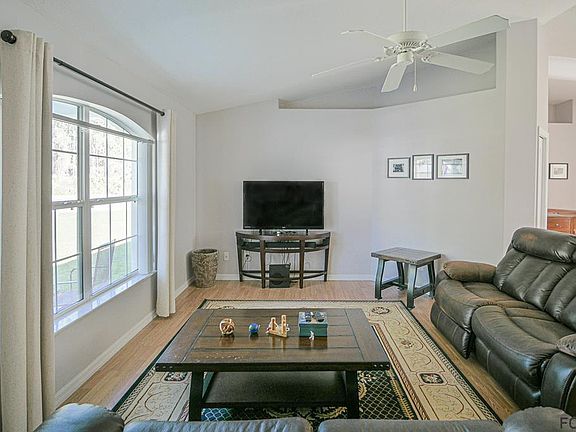 3rd image of 2 Ryland Dr