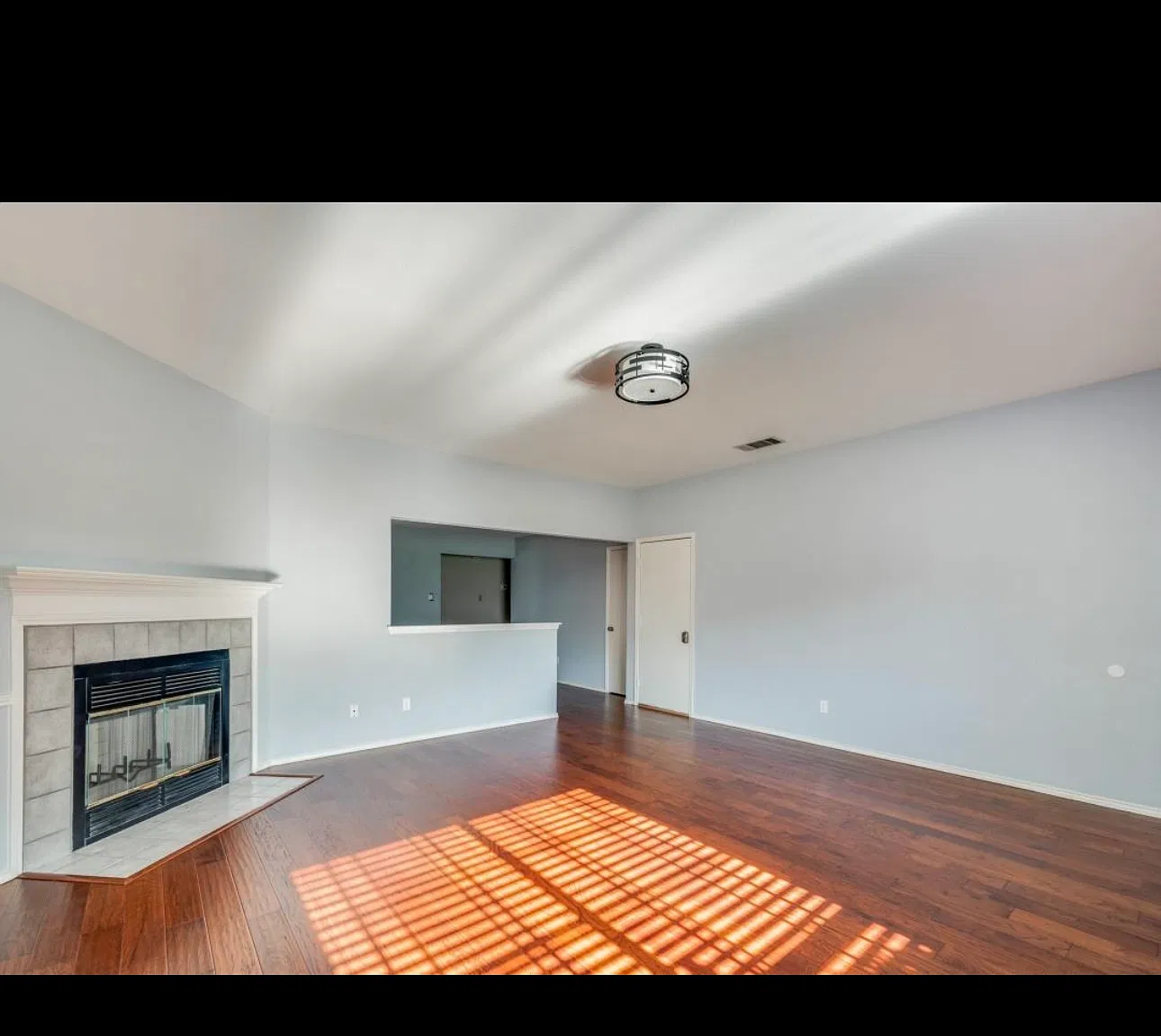 3 bed, 1328 sqft, $2,200 — Photo 3