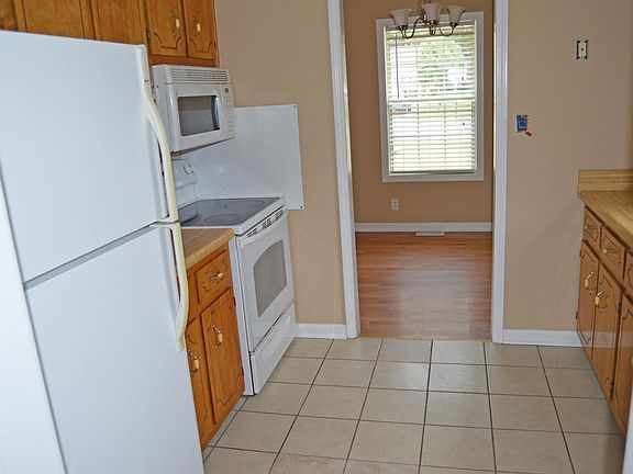 2nd image of 588 Oakmont Dr
