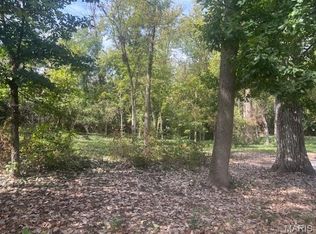 5 Whitfield Ln, Saint Louis, MO 63124