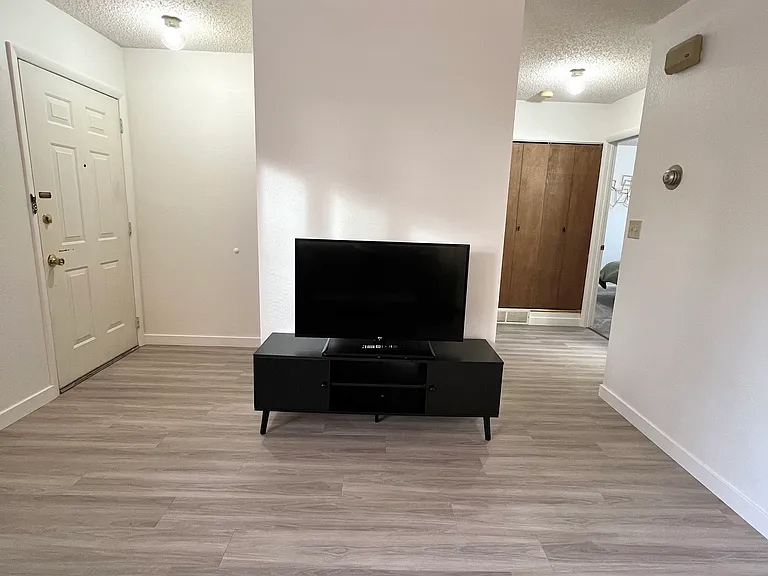 219 14th Ave S #4 — Photo 5