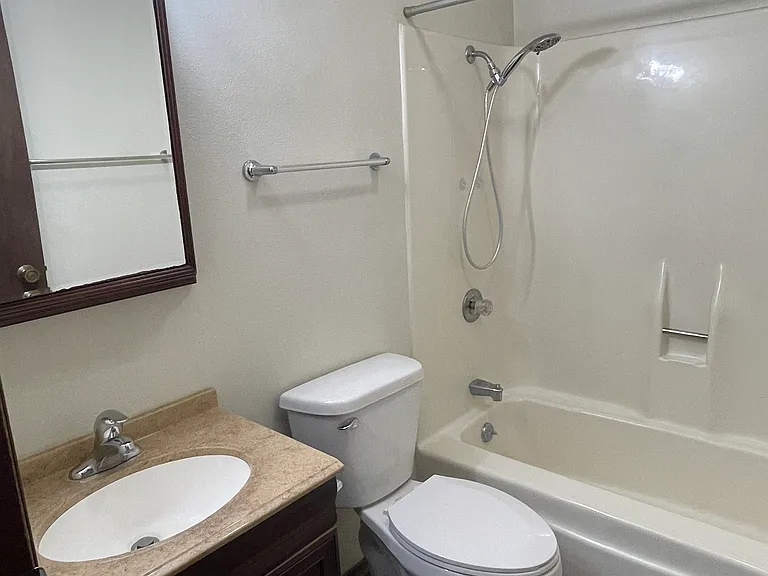 444 N Broad St #8 — Photo 8