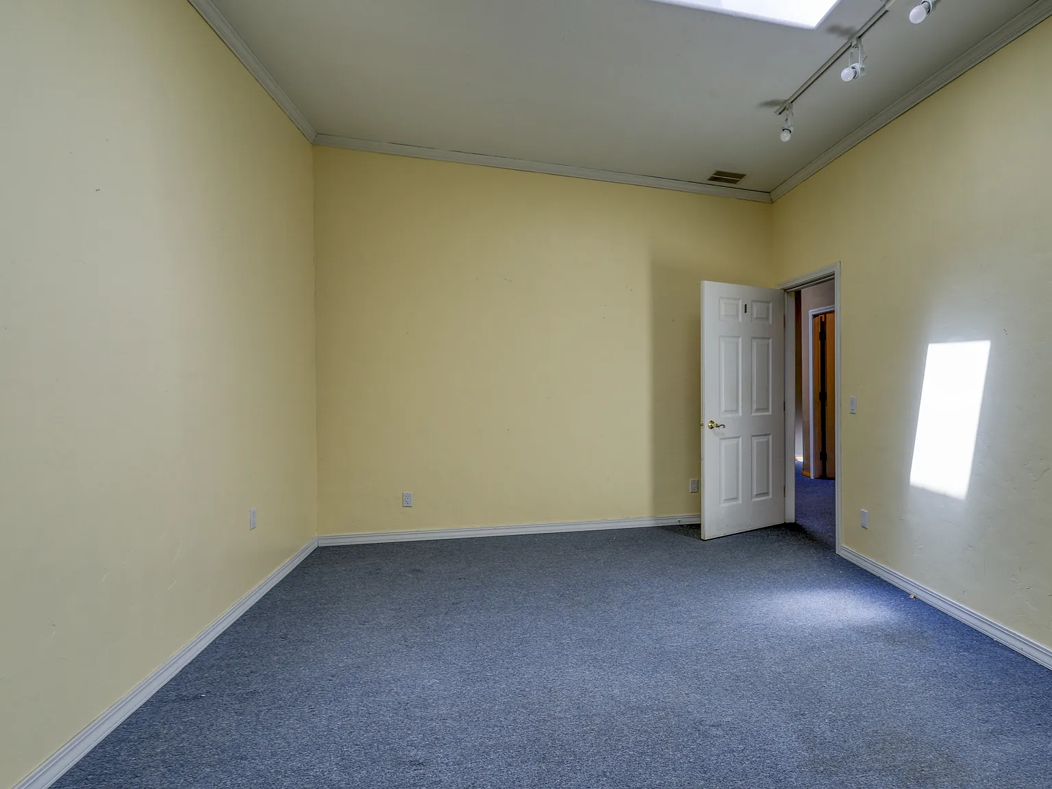 450 Lewis Street — Photo 3