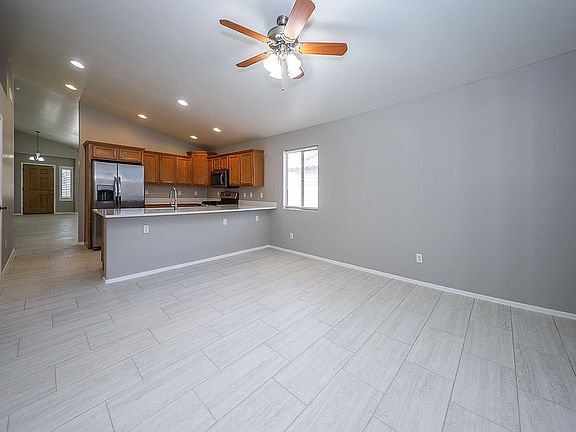 Family room / breakfast bar