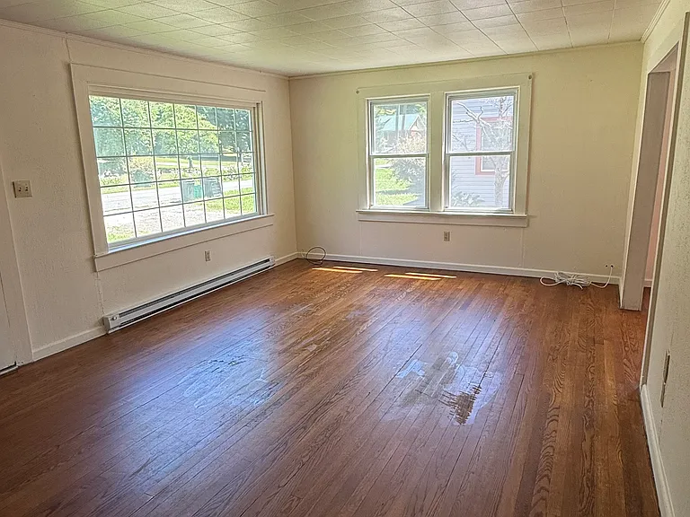 121 Bryson Ave — Photo 5