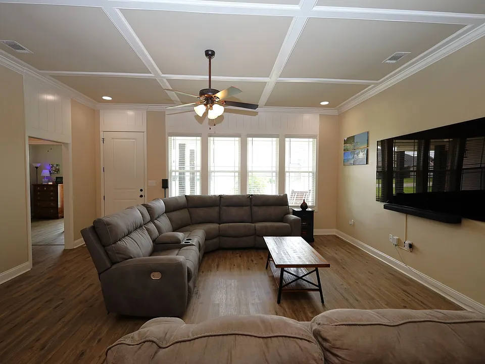 3905 Crusader Ct