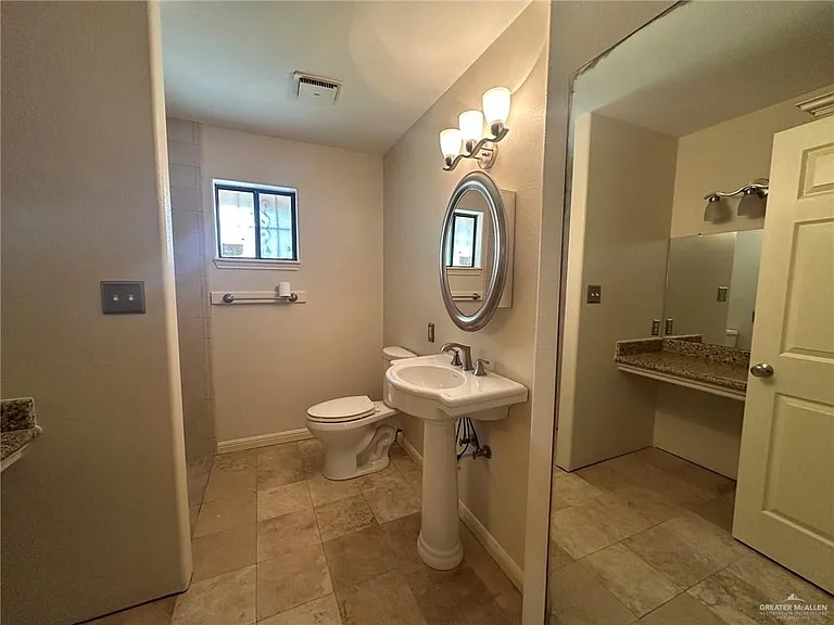 1200 S Gumwood St — Photo 24