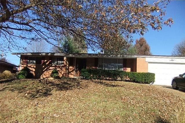 1st image of 831 Camborne Dr