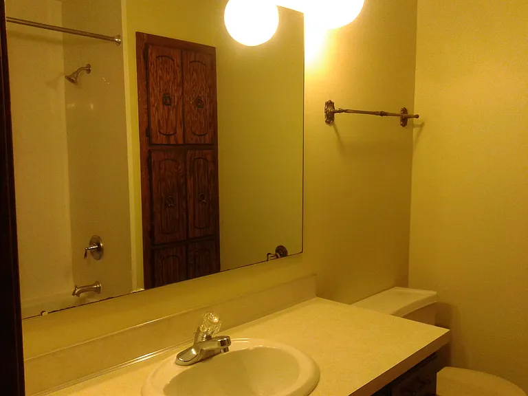 Upper Full Bathroom