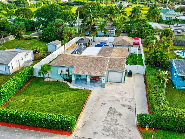 310 Gulfstream Dr — Photo 68