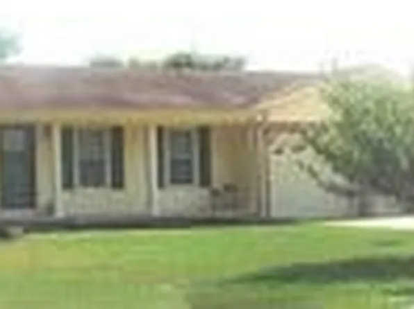 210 Francis Ave, Muscle Shoals, AL 35661