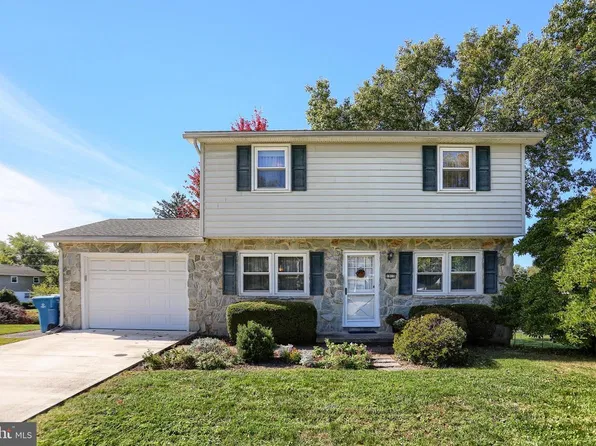1912 Esther Dr, Carlisle, PA 17013