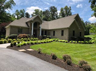 292 Channelview Dr, Moneta, VA 24121