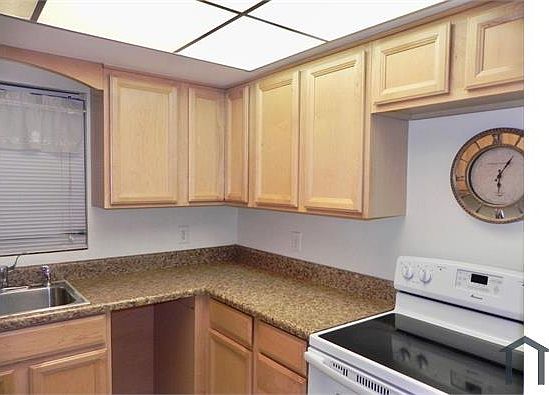 4th image of 2940 Ashley Dr E APT B