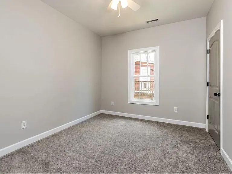 1446 E Main St — Photo 12