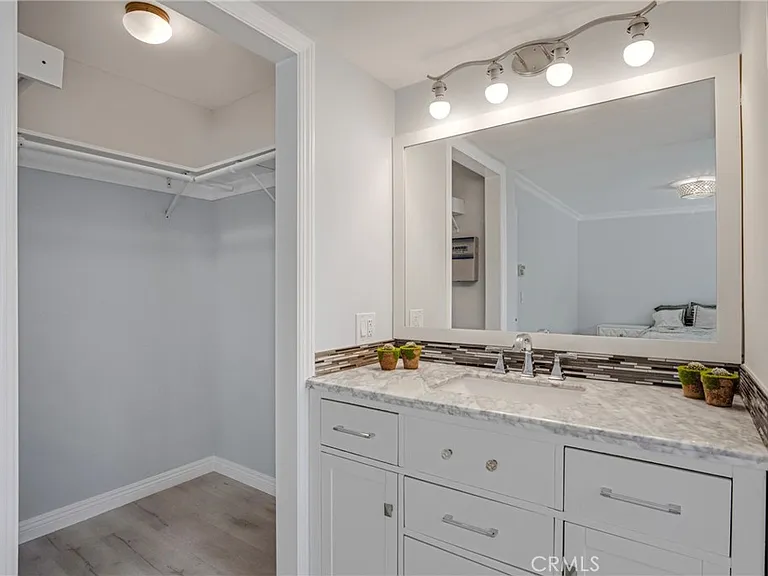 6823 Matilija Ave — Photo 24