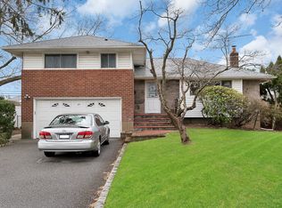 27 Sexton Rd, Syosset, NY 11791