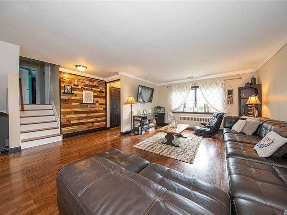 3rd image of 18 Boulevard Dr