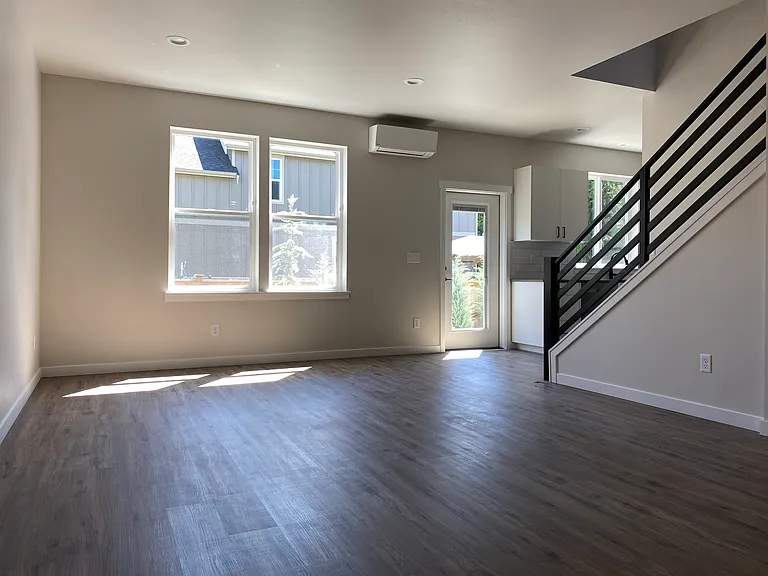 2058 Aaron Dr — Photo 19