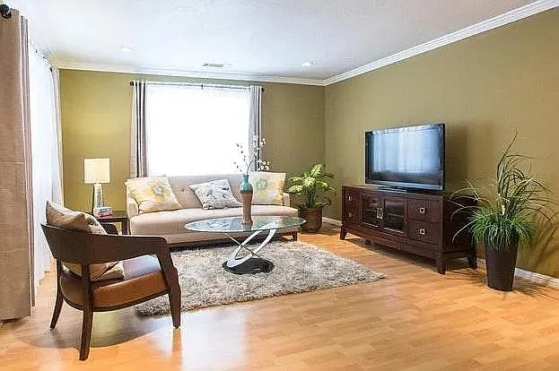 461 Clifton Ave — Photo 2