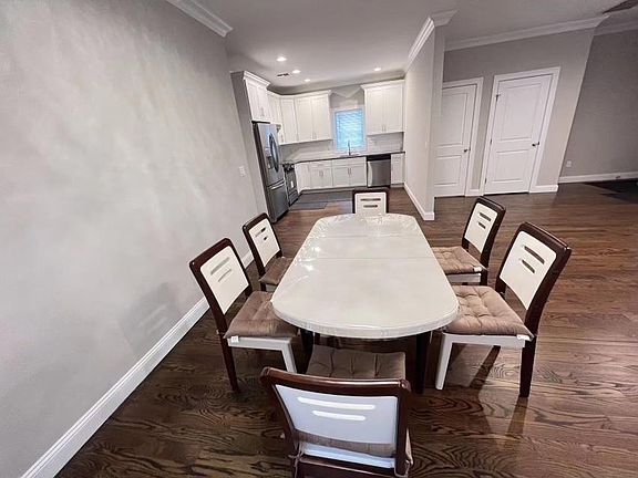 3rd image of 285 Ross Ave