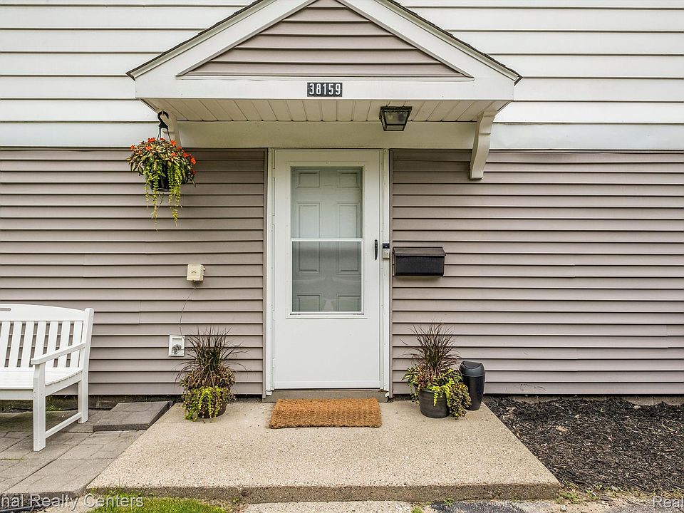 1st image of 38159 Sherwood St