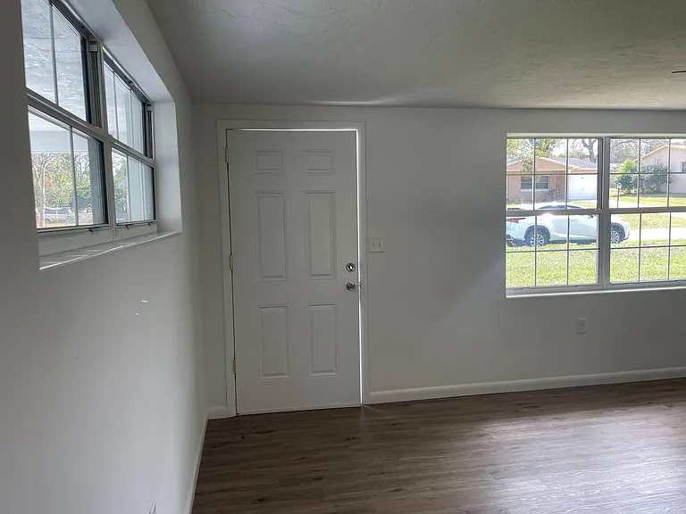 56 S Monroe St — Photo 11