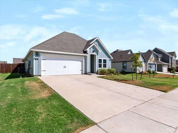 740 Amelia Ct, Pilot Point, TX 76258