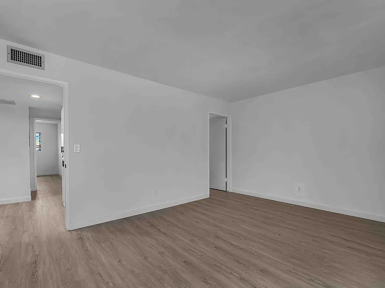 Moorpark Lofts — Photo 22