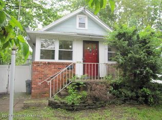 57 Grove St, Middletown, NJ 07748